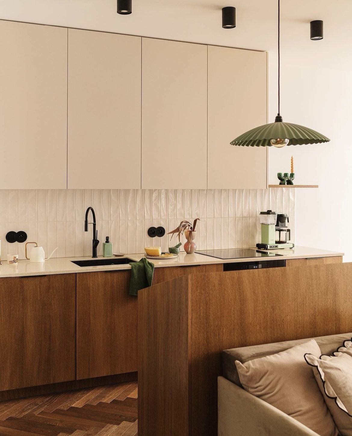 Miele Vacuum Cleaner Troubleshooting (6 Easy Tips & Tricks)